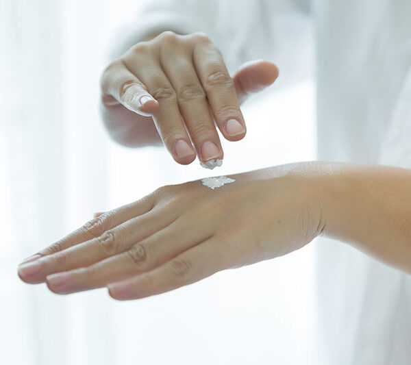 Domowe maseczki na dłonie - TOP 10 maseczek na suche i zniszczone dłonie