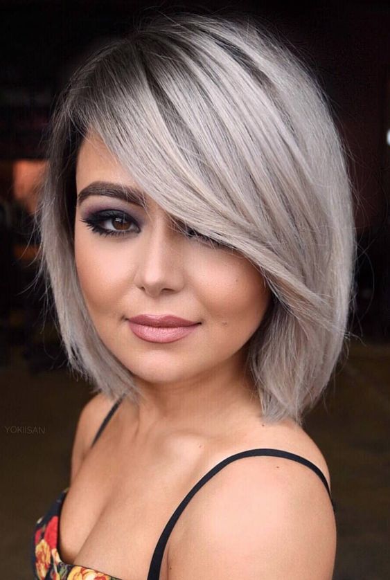 Inspiracje na krótkie szare włosy