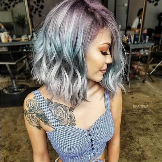 Kolorowe włosy do ramion