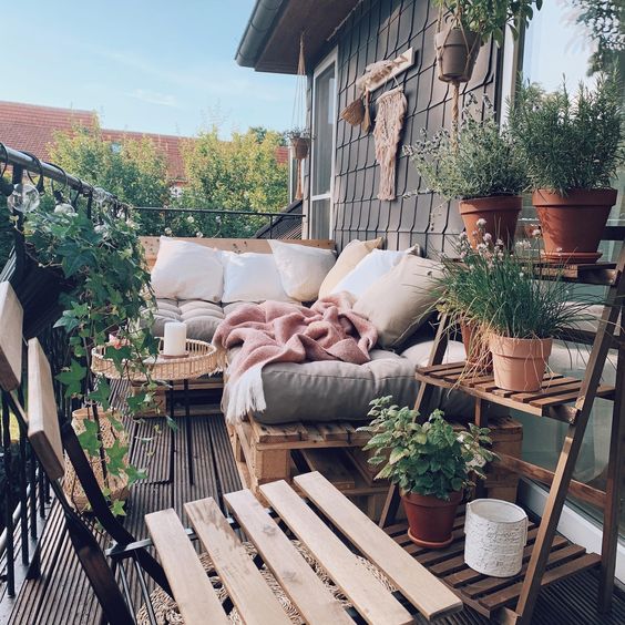 Meble ogrodowe wykonane z palet