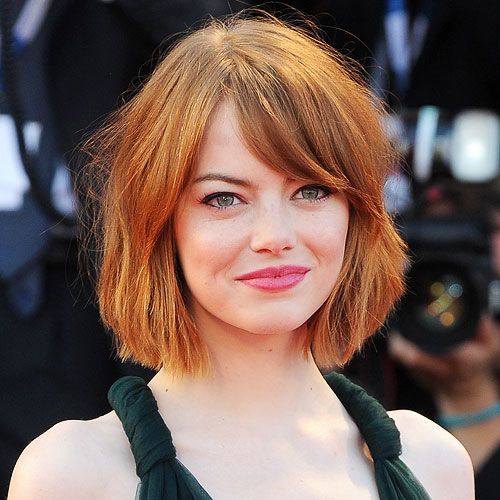 Fryzura bob z grzywką z rudych włosów