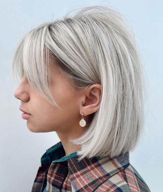 Krótkie rozpuszczone włosy