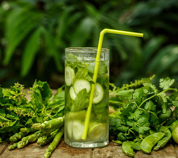 Woda pietruszkowa - jakie ma właściwości i jak działa?