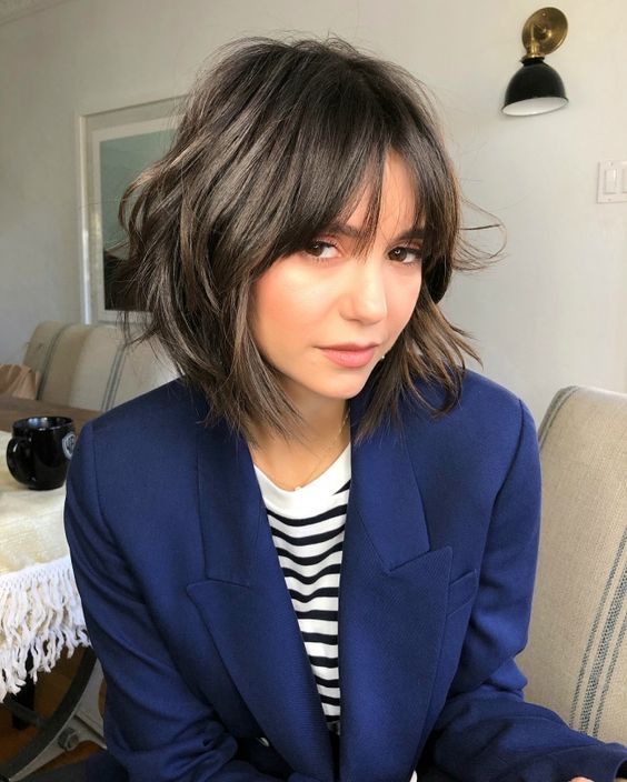 Włosy z grzywką do ramion