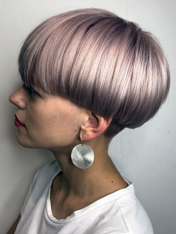 Kolorowa fryzura na grzybka