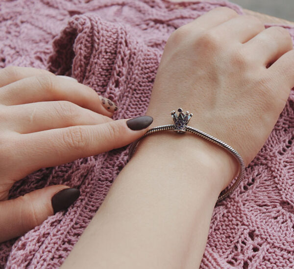 Zapięcia do bransoletek — jak wybrać odpowiedni model do swoich projektów biżuteryjnych?